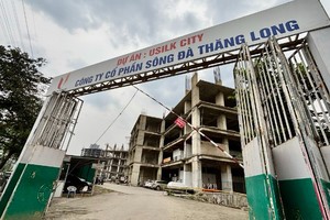 Dự án Usilk City (quận Hà Đông) do Công ty cổ phần Sông Đà Thăng Long làm chủ đầu tư. Công trình được khởi công vào năm 2008 với mức đầu tư hơn 10.000 tỷ đồng. Quy mô dự án bao gồm 13 tòa nhà cao từ 25 đến 50 tầng, tương ứng với 2.800 căn hộ. Ngoài ra, dự án còn có 4 khối đế và 2 tầng hầm liên thông. 
