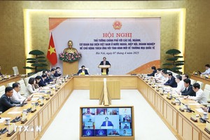 Hội nghị Thủ tướng Chính phủ với các bộ, ngành, cơ quan đại diện Việt Nam ở nước ngoài, hiệp hội, doanh nghiệp về thương mại quốc tế. Ảnh: TTXVN