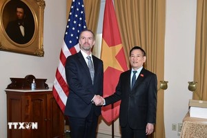 Phó Thủ tướng Hồ Đức Phớc gặp Đại diện Thương mại Mỹ Jamieson Greer. (Ảnh: TTXVN).