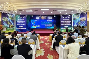 Diễn đàn "Phát triển điểm đến xanh - Nâng tầm du lịch Việt Nam" thu hút gần 300 đại biểu tham dự.
