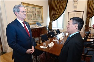 Phó thủ tướng Hồ Đức Phớc gặp Bộ trưởng Tài chính Scott Bessent. Ảnh: BNG 