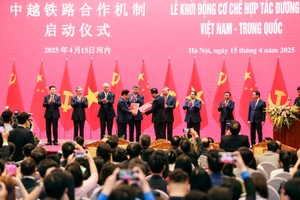 Hoạt động Gặp gỡ hữu nghị nhân dân Việt Nam - Trung Quốc sáng 15/4. Ảnh: Đức Thanh 