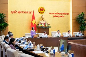 Phiên họp sáng 17/4 của Ủy ban Thường vụ Quốc hội. 