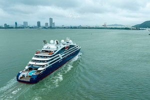 Cuối năm 2024, Bình Định liên tiếp đón 3 chuyến tàu biển du lịch quốc tế cập Cảng Quy Nhơn. Trong ảnh: tàu biển du lịch 5 sao Le Laperouse (quốc tịch Pháp) cập Cảng Quy Nhơn vào ngày 13/12/2024 (Ảnh: Dũng Nhân).