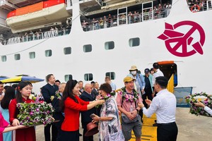Quảng Ninh đón gần 1.700 du khách Nhật Bản trên chuyến tàu biển charter đầu tiên 