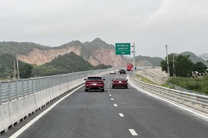 Tuyến đường bộ cao tốc Mai Sơn - Quốc lộ 45. 