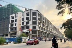 Khu nhà ở xã hội Tổng kho 3 Lạc Viên đã mở bán 1.506/4.448 căn với giá bán 17,229 triệu đồngm2. Ảnh Quỳnh Nga