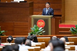 Quốc hội nghe tờ trình Dự án Nghị quyết của Quốc hội về giảm thuế giá trị gia tăng. Ảnh: Quochoi. 