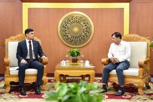 Buổi làm việc giữa Thứ trưởng Bộ Nông nghiệp và Môi trường Nguyễn Hoàng Hiệp và Đại sứ Venezuela tại Việt Nam Juan Carlos Fernandes Juáre. Ảnh: Kiều Chi