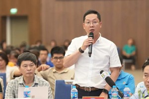 Phó giám đốc Sở Tài chính Hà Nội Nguyễn Ngọc Tú giải đáp ý kiến.