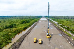 Thi công Dự án đường Vành đai 3, TP.HCM đoạn qua huyện Củ Chi - Ảnh: Lê Anh 