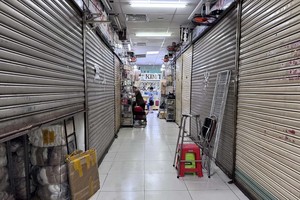 Các sạp hàng chợ An Đông TP.HCM đóng cửa