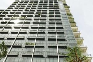 Kính nổi không màu có xuất xứ từ Indonesia và Malaysia đang gây khó khăn cho sản xuất nội địa (Ảnh: Đức Thanh) 