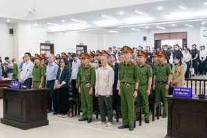 Các bị cáo tại phiên tòa phúc thẩm.