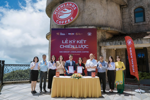 Lễ ký kết có sự chứng kiến của đại diện lãnh đạo SHE group và Highlands Coffee