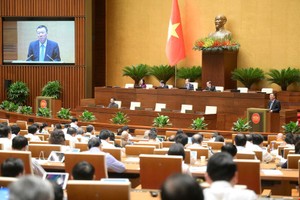 Quốc hội nghe báo cáo giải trình trước khi bấm nút.