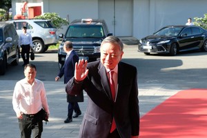 Tổng Bí thư Tô Lâm dẫn đầu đoàn công tác của Trung ương dự lễ công bố TP.HCM mới. Ảnh: Trọng Tín.