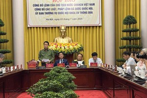 Thứ trưởng Bộ Công an Lê Quốc Hùng giới thiệu nội dung của Luật. 