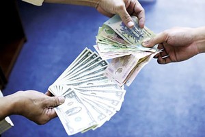 Tuy không có khả năng giải quyết, nhưng các đối tượng vẫn hứa hẹn, nhận tiền, sau đó chiếm đoạt của bị hại. Ảnh minh họa.