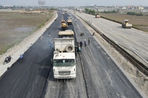 Doanh nghiệp Xuân Trường thi công cao tốc Cao Bồ - Mai Sơn. 