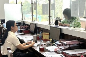 Kê khai nộp thuế tại Thuế Đồng Nai. Ảnh: Đỗ Doãn.