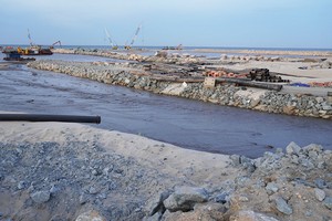 Hiện trường dự án Khu bến cảng Mỹ Thuỷ hiện nay. Ảnh: Mỹ Hạnh