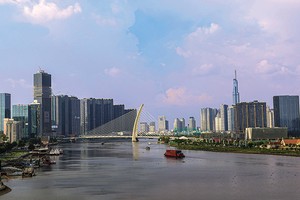 TP.HCM đang nỗ lực thực hiện hàng loạt giải pháp để thúc đẩy tăng trưởng GRDP 6 tháng cuối năm, hoàn thành mức “khoán tăng trưởng” được giao. Ảnh: Lê Toàn 