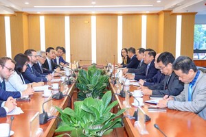 Buổi làm việc giữa Bộ trưởng Bộ Xây dựng Trần Hồng Minh và ngài Iain Frew, Đại sứ Vương quốc Anh tại Việt Nam. 