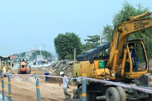 Gói thầu Xây lắp thuộc Dự án Sửa chữa mặt Đường tỉnh 919 có giá hơn 11 tỷ đồng. Ảnh minh họa: Tiên Giang