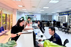 Thông tư số 51 bổ sung tổ chức cung ứng dịch vụ trung gian thanh toán cho người làm thủ tục hải quan.