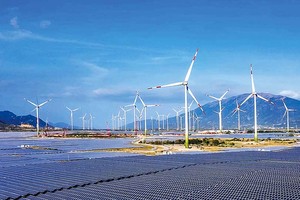 Quan hệ hợp tác Việt Nam - Singapore ngày càng phát triển. Trong ảnh: Dự án điện gió, điện mặt trời tại Việt Nam của Tập đoàn Sembcorp (Singapore) (Ảnh: Lê Toàn)