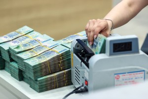 Tốc độ cho vay vượt quá huy động vốn đang tạo áp lực lên thanh khoản cũng như lãi suất của hệ thống ngân hàng thương mại 