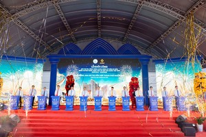 Các đại biểu thực hiện nghi thức khởi công dự án Khu đô thị hỗn hợp Nha Trang
