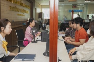 Tổ công tác hỗ trợ, hướng dẫn các địa phương để khắc phục dứt điểm hồ sơ giải quyết TTHC trong lĩnh vực đất đai. Ảnh: Hue.gov.vn