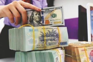 Tỷ giá ngân hàng chạm trần 