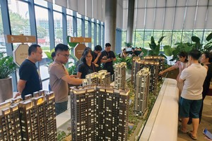 Ở nhiều dự án nhà ở, ngân hàng chào mời mức cho vay tới 75% giá trị hợp đồng cùng các chính sách ưu đãi về lãi suất, tiến độ thanh toán