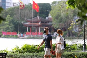 Lượng khách đến Hà Nội dịp kỷ niệm 80 năm Cách mạng Tháng Tám và Quốc khánh 2/9 tăng đột biến. Ảnh: TTXVN.