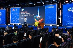 Các chuyên gia, doanh nghiệp chia sẻ kinh nghiệm phát triển ngành bán dẫn tại Đà Nẵng nói riêng và Việt Nam nói chung tại sự kiện. Ảnh: Khánh Nhi 