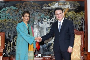 Thứ trưởng Bộ Tài chính Trần Quốc Phương và bà Kanni Wignaraja tại buổi tiếp. Ảnh: Đức Minh.