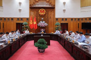 Thủ tướng chủ trì cuộc họp. Ảnh: VGP - Nhật Bắc