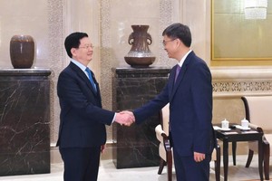 Phó thủ tướng Mai Văn Chính và ông Trần Cương. 