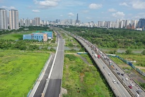 TP.HCM nhìn nhận liên kết vùng và quản trị vùng tuy đã cải thiện nhưng cơ chế phân cấp, điều phối chưa đủ mạnh. Lợi ích kinh tế của từng địa phương bó buộc theo địa giới hành chính làm phân tán nguồn lực. Ảnh: Lê Toàn