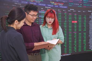 Nhiều thông tin được công bố trong tháng 10, kỳ vọng sẽ là bệ đỡ cho thị trường chứng khoán trong nước