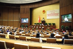 Phiên thảo luận sáng 1/10 của Hội nghị đại biểu Quốc hội hoạt động chuyên trách. Ảnh: P.T 