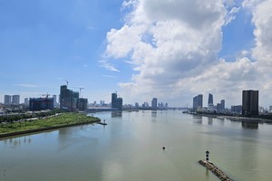 Dự án Đầu tư xây dựng và kinh doanh du lịch đường thủy nội địa với tổng vốn đầu tư dự kiến hơn 9.881 tỷ đồng. Trong ảnh là sông Hàn, Đà Nẵng. Ảnh: T.X 