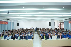 Toàn cảnh Hội nghị Sinh viên về Phát triển Thực phẩm bền vững và Lễ ra mắt Học bổng Anh hùng Thực phẩm 2025, nơi kết nối tri thức, nuôi dưỡng ước mơ và lan tỏa tinh thần nhân ái.