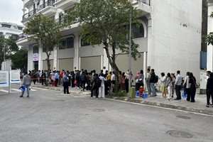 Dù đông người tới nộp hồ sơ nhưng không có tình trạng chen lấn, xô đẩy, xích mích.