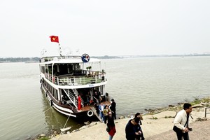 Hà Nội đang nỗ lực đánh thức tiềm năng, từng bước hình thành các tuyến du lịch đường thủy. Ảnh: Hạnh Phúc.