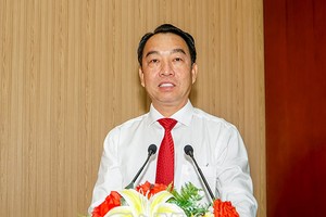 Tân Chủ tịch UBND tỉnh Cà Mau Lữ Quang Ngời phát biểu nhân nhiệm vụ mới. Ảnh: Baocamau online