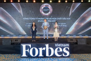 Ông Nguyễn Xuân Hòa, Chủ tịch HĐQT PVFCCo - Phú Mỹ nhận Danh hiệu Top 50 công ty niêm yết tốt nhất Việt Nam 2025
